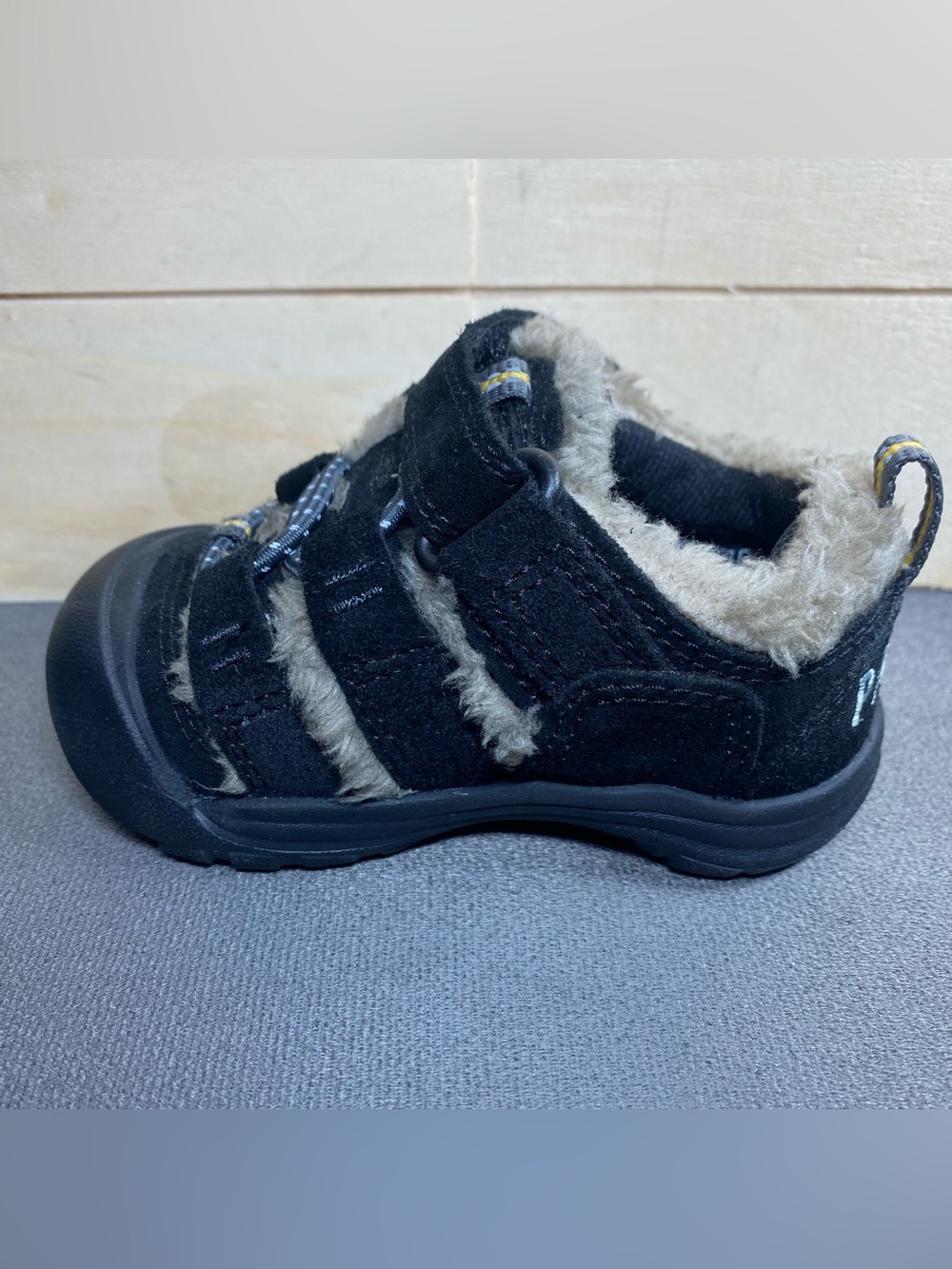 Keen Newport H2 Sandals Black Suede Infant Size 5 Baby Shoes Faux Fur Trim - Picture 2 of 11